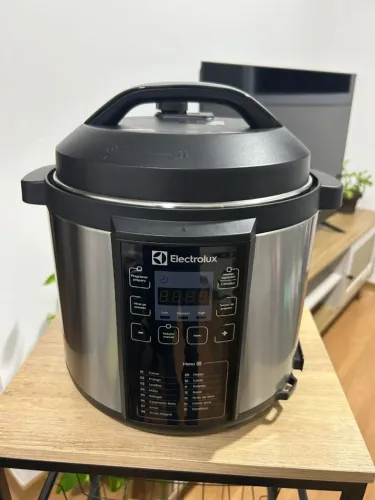 Panela de Pressão Elétrica Electrolux 6L