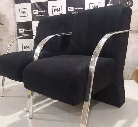 Poltronas decorativas braços alumínio polido