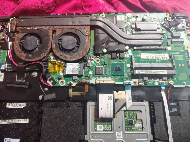 Vendo essa placa do notebook Acer gamer nitro 5 para retirada de peças 