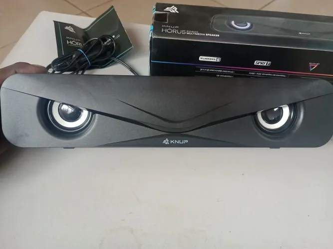 Caixa de som com LED RGB