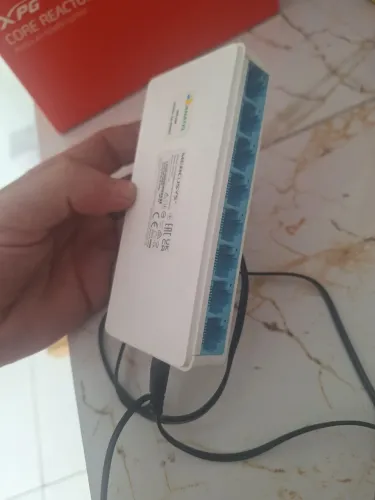 Switch 8 portas 100mpbs mercusys usado