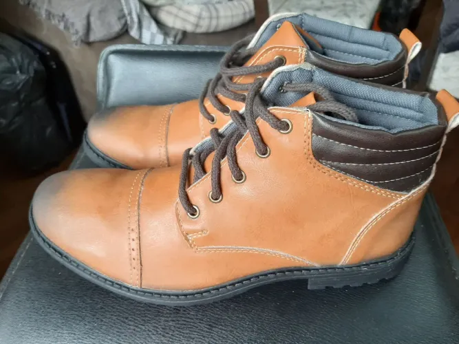 Bota masculina em couro 