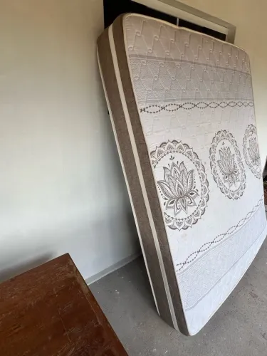 Vendo colchão Box casal