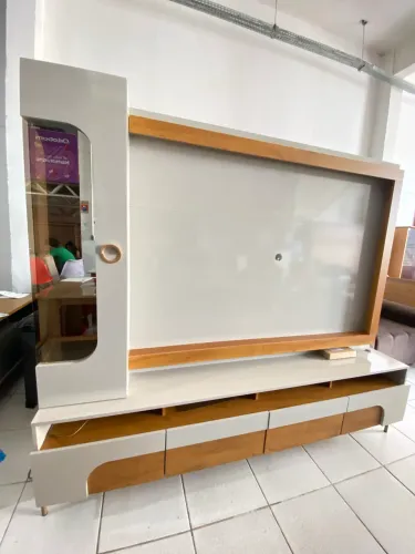 Painel de Tv com led disponivel