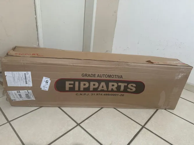 Vendo essa grade frontal do radiador civic 2017 a 2018 preta com moldura emblema cromada