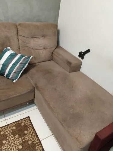 Sofá com chaise vendo ou troco por poltronas