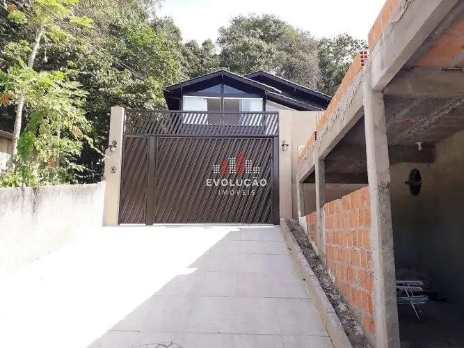 Casa com 120m², 2 suítes- Sambaqui- Florianópolis/SC