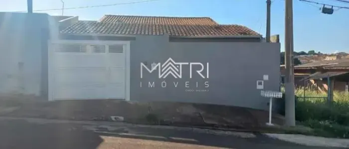 Venda de Casas / Padrão na cidade de Américo Brasiliense