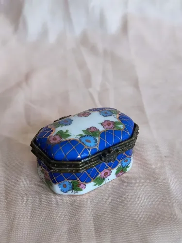 porta jóias em porcelana colecionável anos 60 porcelain art antigo antiquario vintage flor