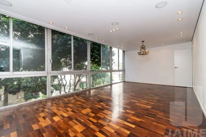 Apartamento reformado de 129 m² com 3 dormitórios em Santa Cecília