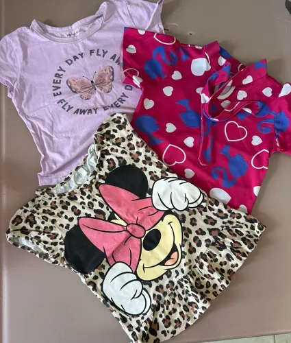 LOTE com 17 blusas e camisetas (MENINAS - 3 a 5 ANOS)