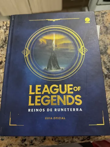 Livro League Of Legends Reinos de Runeterra + mapa oficial