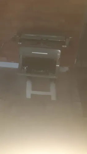 Vende-se máquina de escrever ollivetti