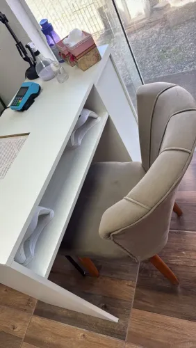 VENDO MESA DE UNHA SOB MEDIDA!