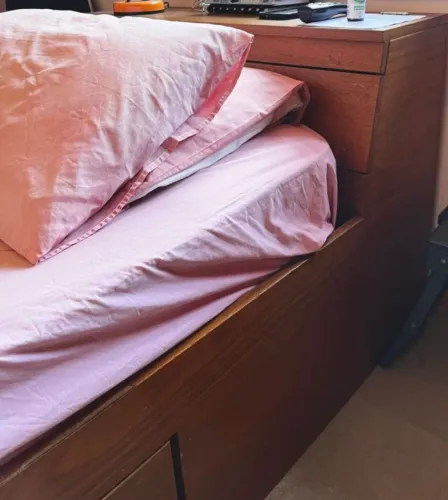 GENTE É CAMA DE MARCENARIA, MADEIRA MACIÇA de solteiro com baú e  2  gavetas, NÃO é MDF