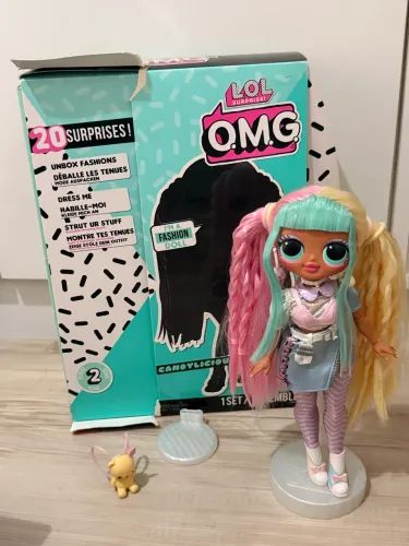 Boneca LOL OMG candylicious completa lol surprise