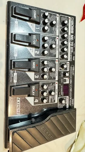 Pedaleira Boss me70