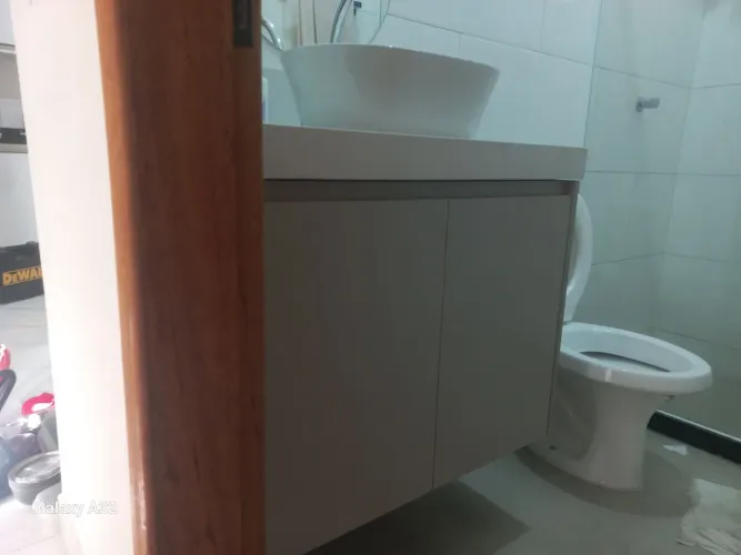 Móvel pra banheiro e nincho estalados