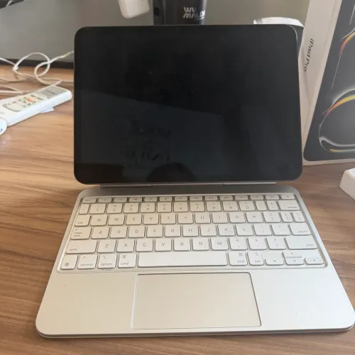 iPad Pro m4 + magic keyboard