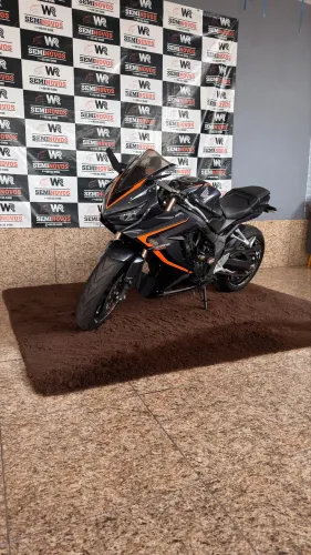 Honda Cbr 650 moto muito nova 