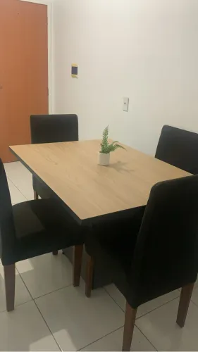 MESA DE JANTAR 4 LUGARES