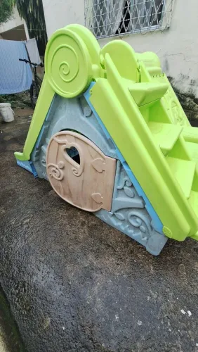 Vendo casinha de brinquedo em ótimo estado