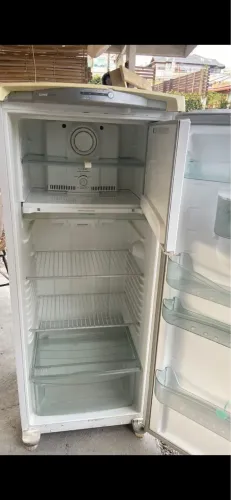 Geladeira 324l frost free