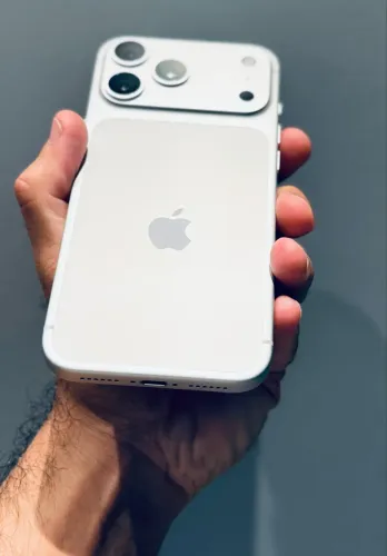 iPhone 17 pro max 256 ( usado / ótimo estado )