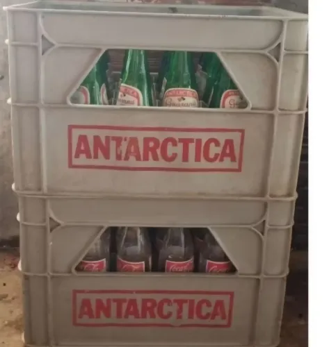 Engradado caixa alta marcas diversas capacidade 24 garrafas<br>no anúncio 2 caixas cinza