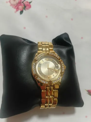 Relógio da Guess feminino clássico dourado 