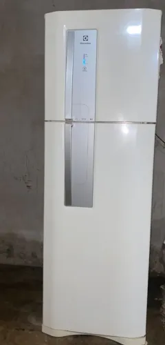 Vendo Geladeira Electrolux DF42
