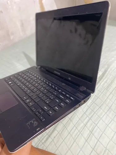 Notebook Top para Trabalho, Estudos acompanhado com um teclado gamer e um mouse ?