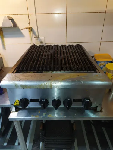 Char Broiler Churrasqueira á gás com 4 ascendedores + piloto