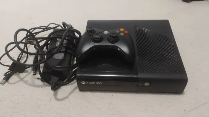 Xbox 360 com 100 jogos