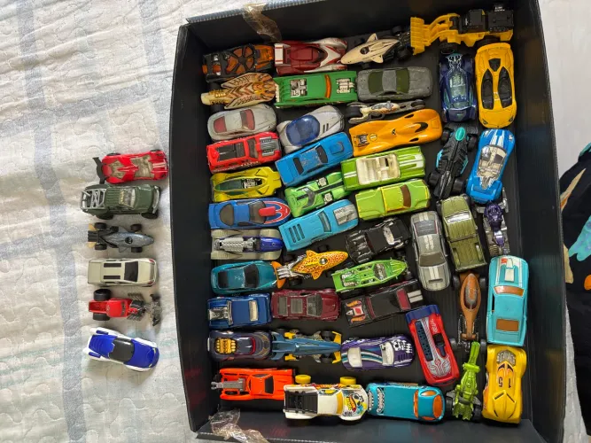 CARRINHOS HOT WHEELS POR 9 RELÍQUIAS