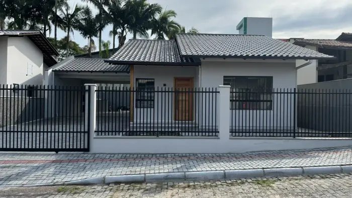 Casa para venda possui 123 metros quadrados com 2 quartos em Encano - Indaial - Santa Cata