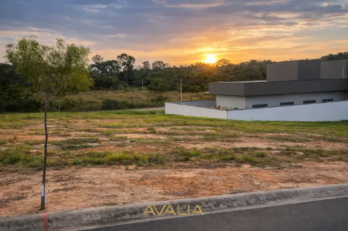 Terreno à venda no Condomínio Jardim Laguna