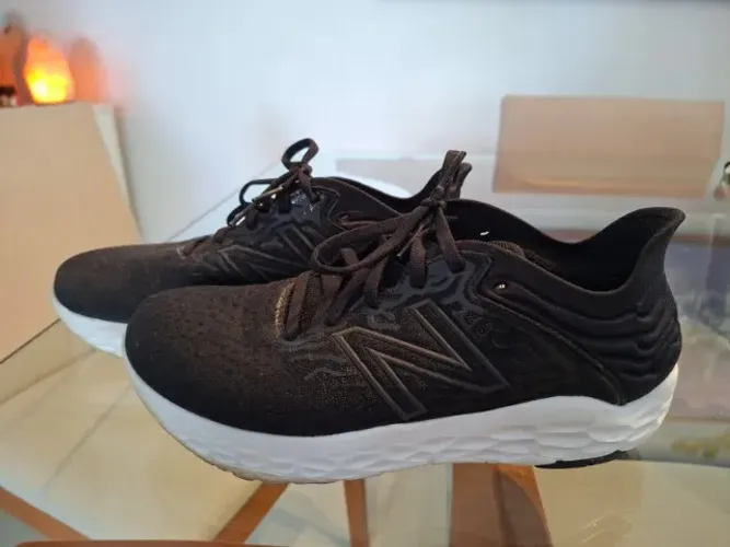 Tênis New Balance Fresh Foam Beacon v3 (feminino) - Preto