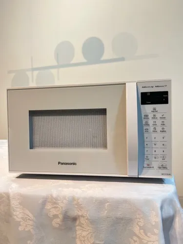Micro-ondas Panasonic 21L Branco