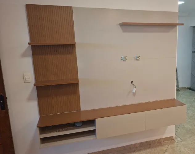 Painel de TV Suspenso com Rack (~2,00m) - Excelente Estado!