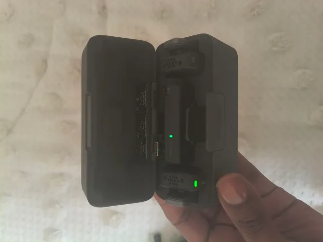 Microfone sem fio DJI Mic Mini (2TX + 1 RX receptor com case de carregamento não usado