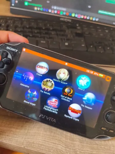 PSVITA OLED - DESBLOQUEADO (CHEIO DE JOGO)