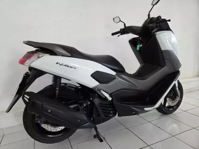 Nmax 2020, alarme de presença vai junto + 2 capacetes + baú. Manual e chave reserva.