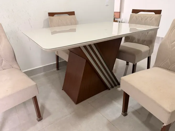 Mesa tampo de vidro 4 cadeiras