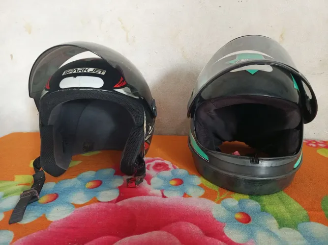 VENDO 2 CAPACETES POR 100 REAIS
