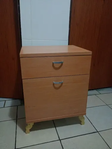 Criado mudo, todo de MDF