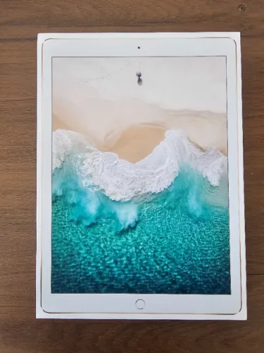 iPad Pro 2nd Generation 2017 A1670 12.9 256gb Gold + Apple