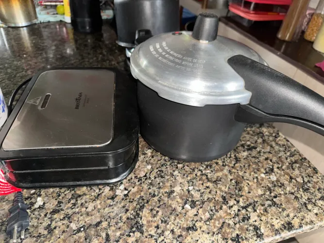 Panela e sanduicheira