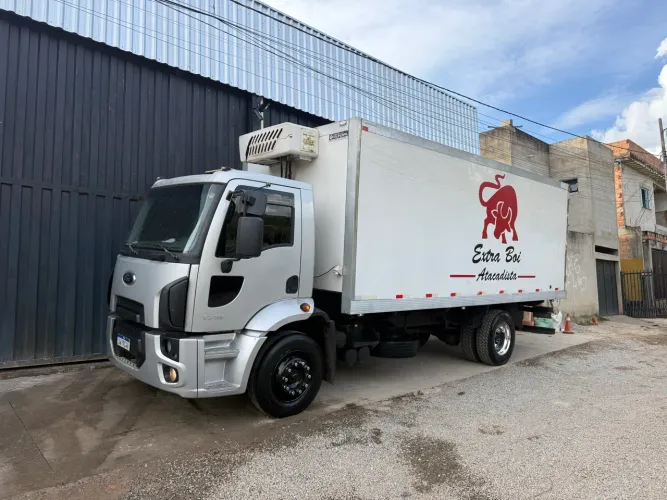 Ford 1719 baú gancheiro refrigerado