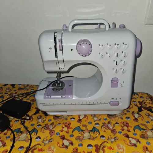 Mini máquina de costura